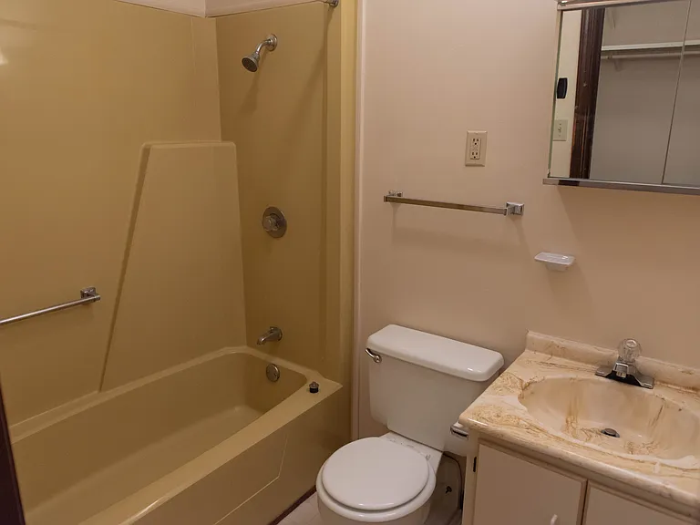 Cedar Point Apartments — Photo 12