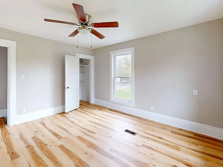 579 Broadway Ave — Photo 10