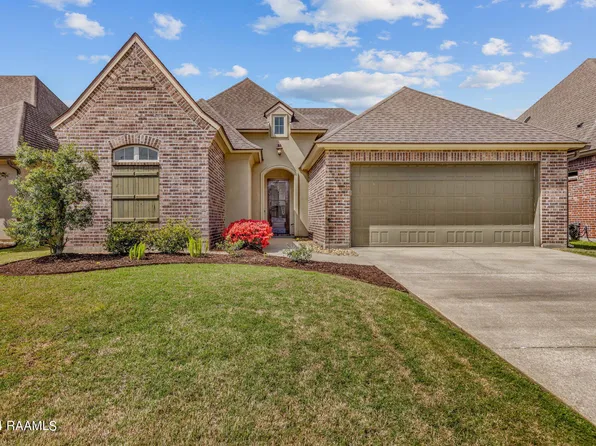 120 Meadowbrook Dr, Broussard, LA 70518