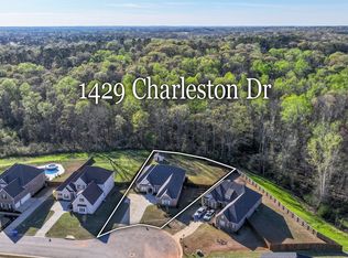1429 Charleston Dr, Prattville, AL 36066