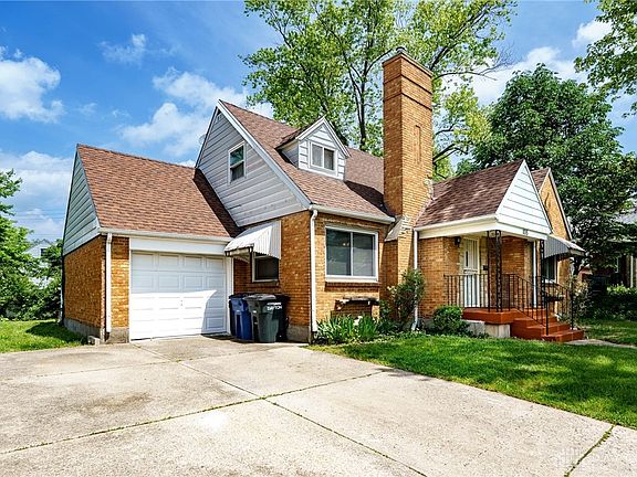4th image of 1015 Bertram Ave