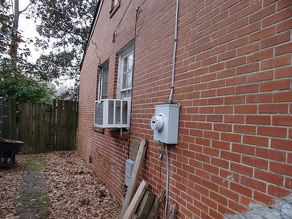 3rd image of 4222 Fort St