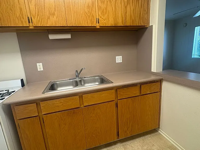 690 Monterey Ave — Photo 6