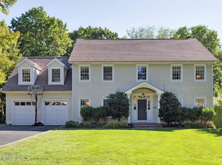 17 Old Wagon Rd, Old Greenwich, CT 06870