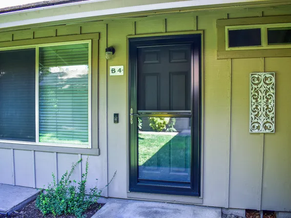 300 Shafer Ln #B-4, Jacksonville, OR 97530