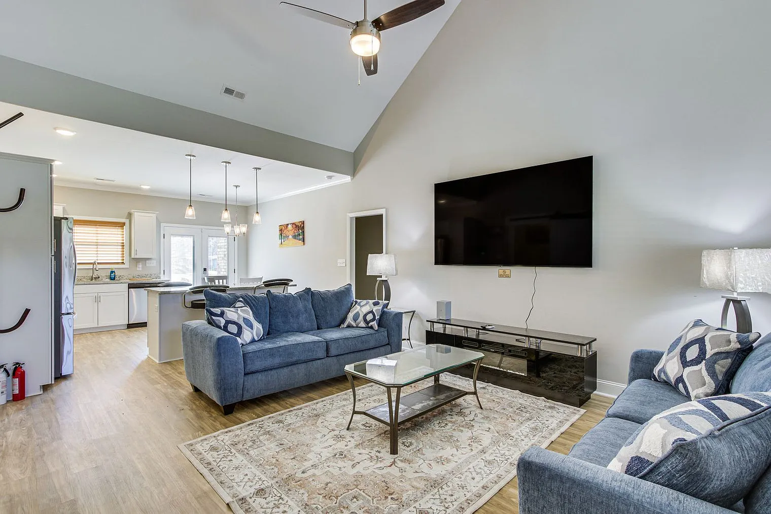 3 bed, 2.0 bath, 1323 sqft, $3,451 — Photo 1