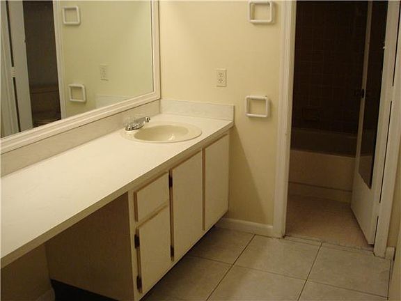 5th image of 40 NW 76th Ave APT 102-1