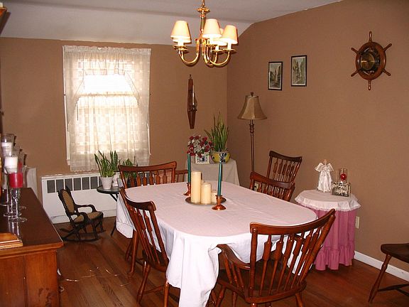 dining room or bedroom