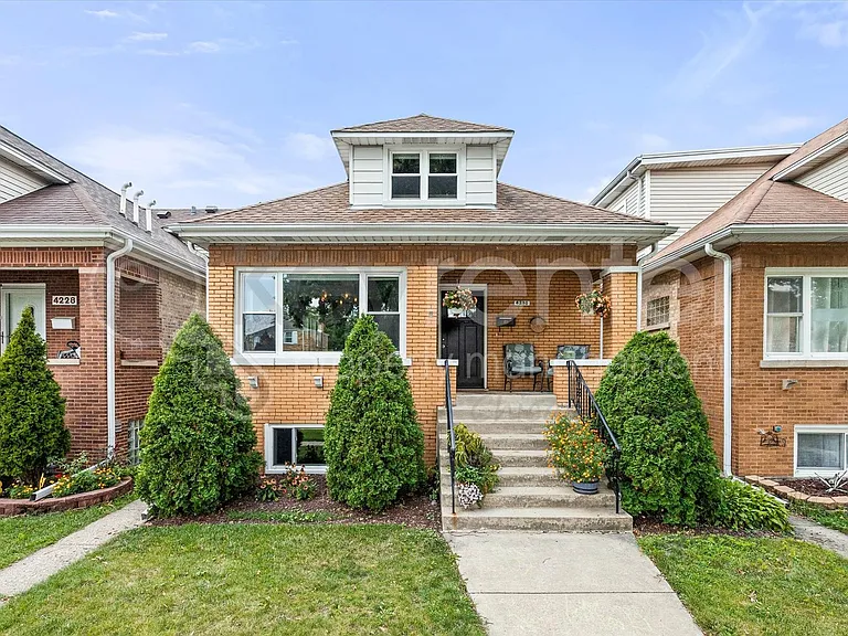 4230 N Oriole Ave — Photo 1
