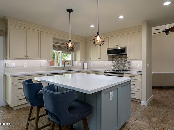 2nd image of 1124 E ROSE Lane #11