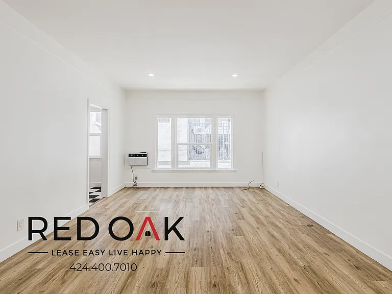 1818 Whitley Ave #203 — Photo 5