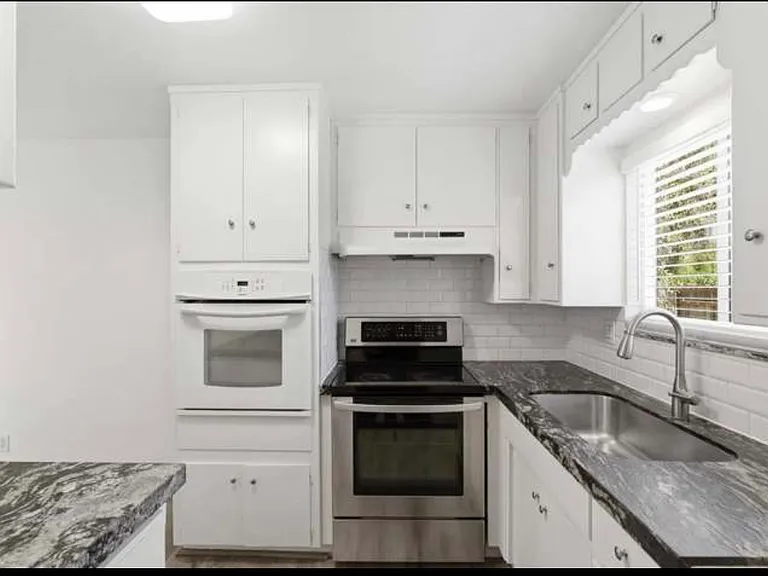 209 Tokay Ave — Photo 9