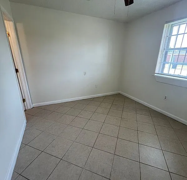 14031 Linden St — Photo 6