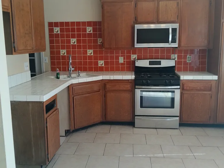 895 S Quince Ave — Photo 8