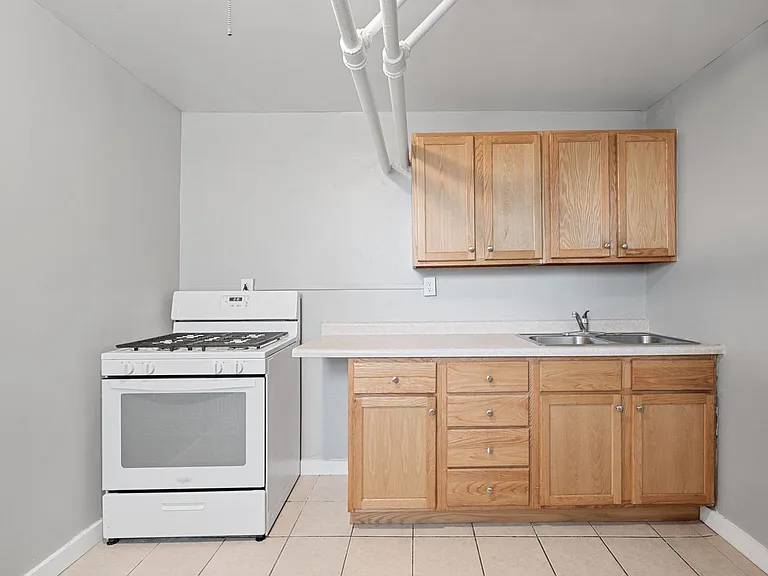 Doolittle 2735 Humboldt Ave S — Photo 4