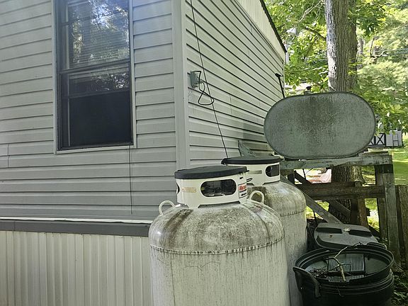 5th image of 145 Gold Ln