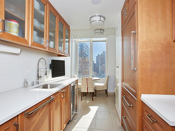 4th image of 205 E 85th St APT 16L