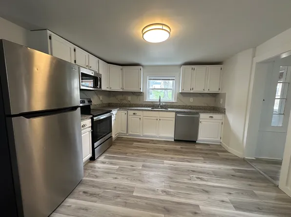 46 Green St #B, Winthrop, ME 04364