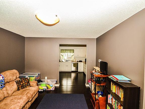 5th image of 29 Park Meadow Dr