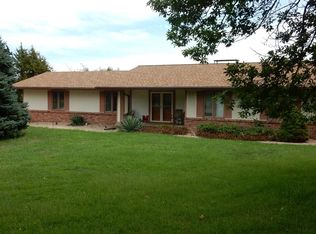 604 Overlook Ln, Beatrice, NE 68310