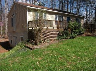 110 Briarcliff Dr, Moneta, VA 24121
