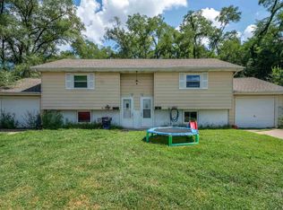 1107 Eisenhower Dr, Pekin, IL 61554