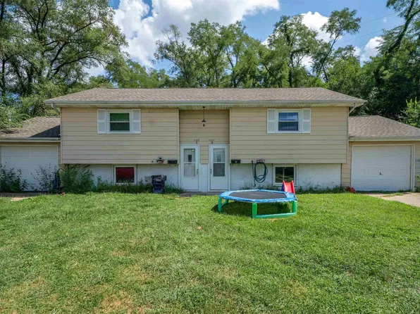 1107 Eisenhower Dr, Pekin, IL 61554