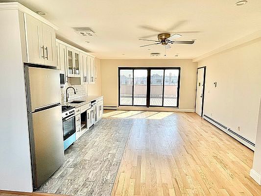 2nd image of 2050 29th St APT 1