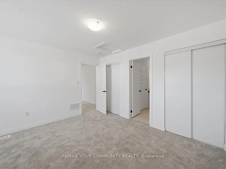 26 Flan Blvd — Photo 11