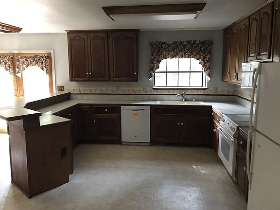 2nd image of 411 1st St
