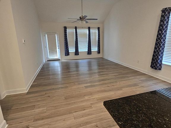 4th image of 35 Whitley Ridge Dr