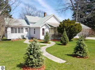 542 Crystal Ave, Frankfort, MI 49635