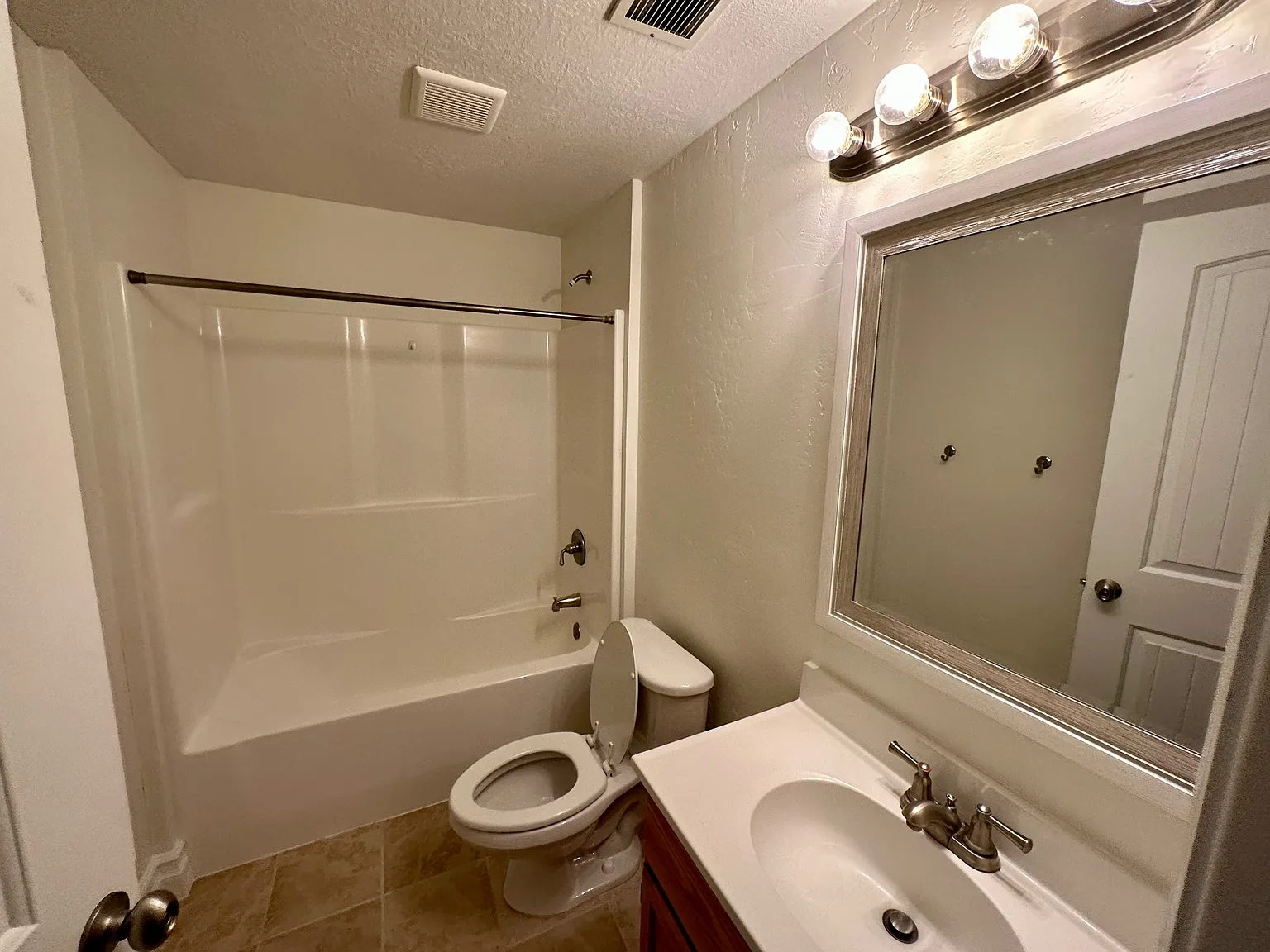 5 bed, 2624 sqft, $2,890 — Photo 4
