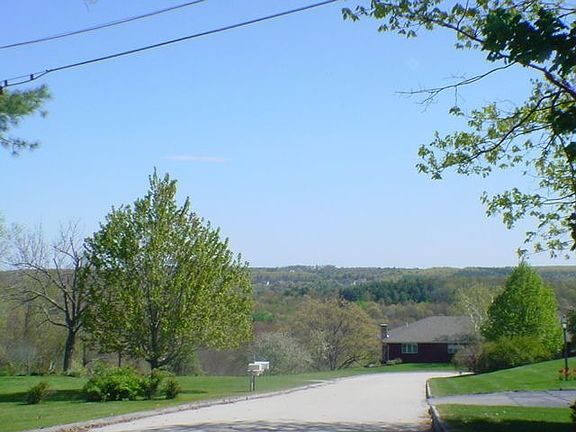3rd image of 37 Woodside Dr
