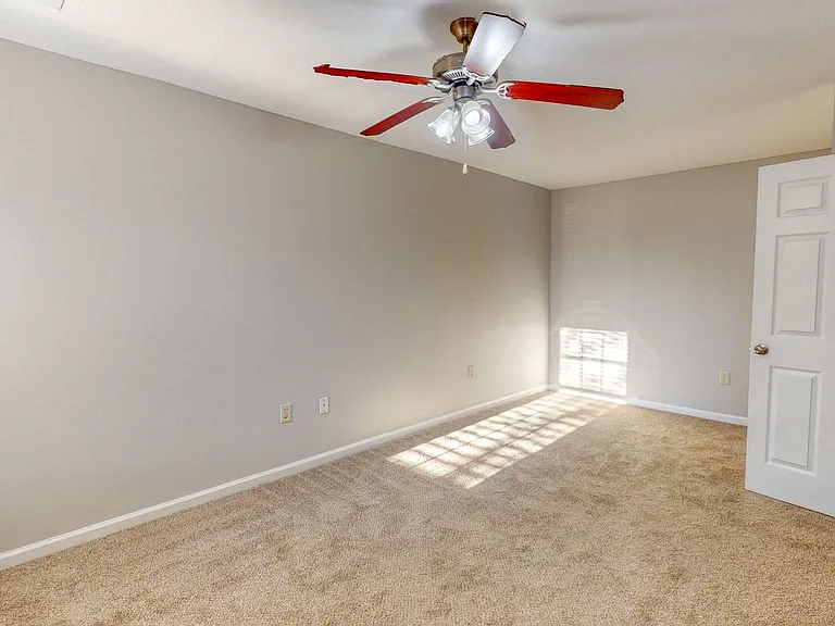 5028 Winfield Dr — Photo 15