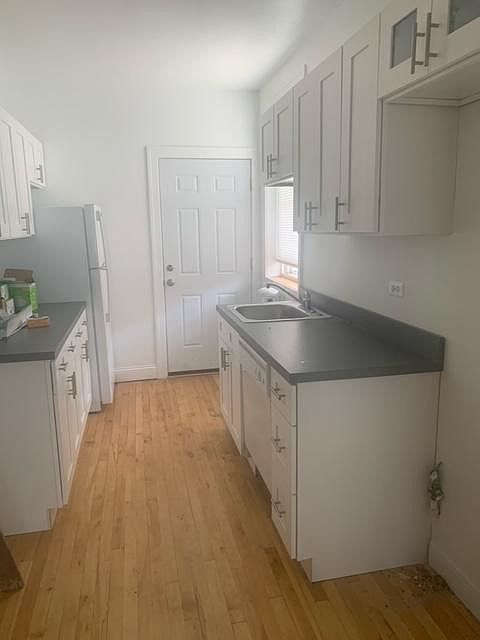 1st image of 1463 W Summerdale Ave APT 2B