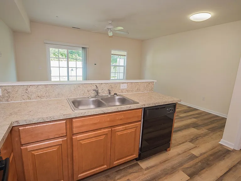 403 Parkview Ct — Photo 23
