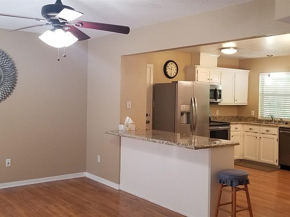 4th image of 1000 Black Walnut Ln