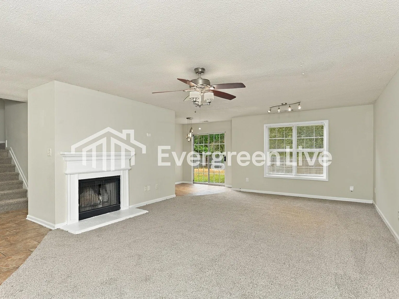 3 bed, 2.5 bath, 1734 sqft, $1,795 — Photo 2
