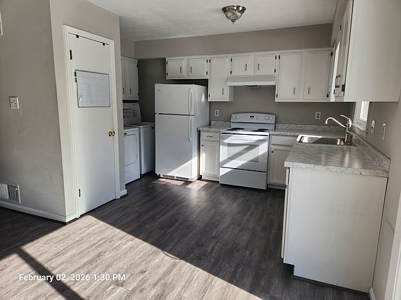 4th image of 1329 Robinhood Ln