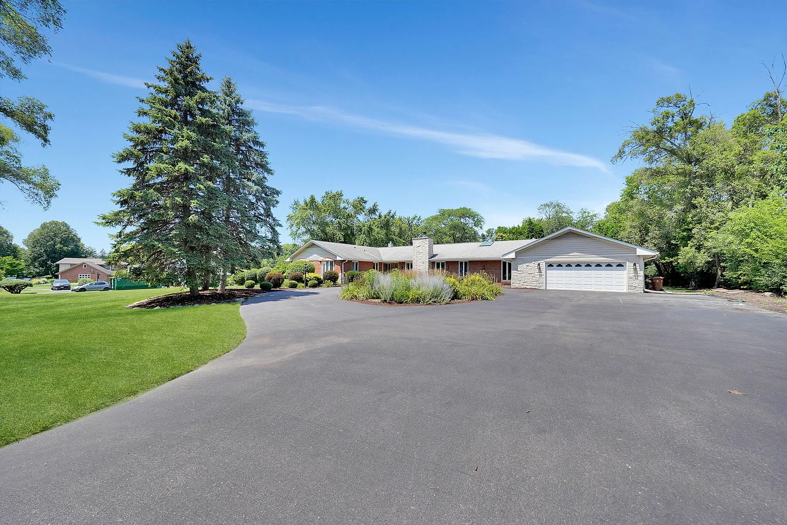 22W454 Broker Rd photo 1