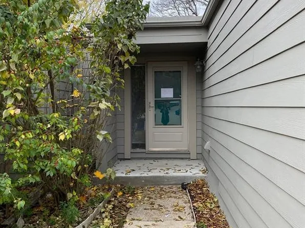 709 Skynob Dr, Ann Arbor, MI 48105