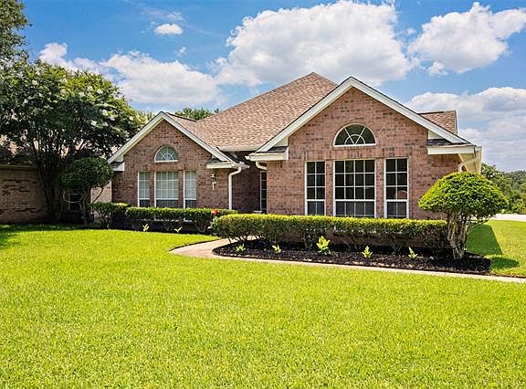 3rd image of 17522 Country Club Dr