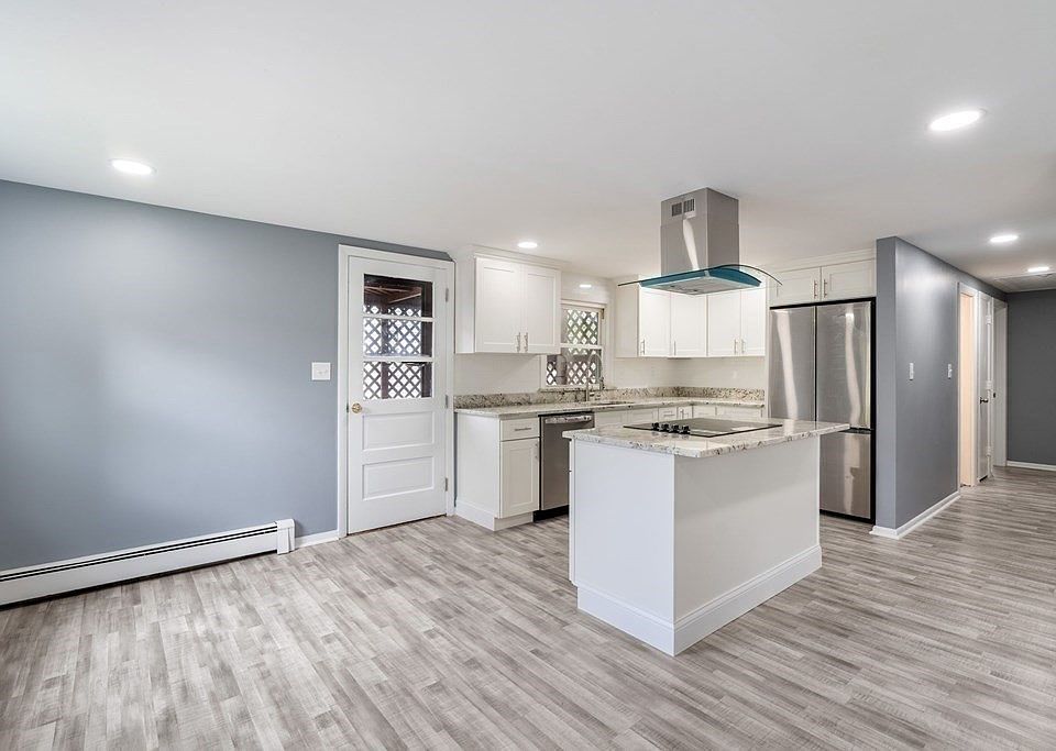 1st image of 32 Rock St