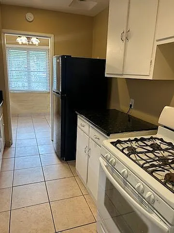 204 W Lancaster Blvd — Photo 3