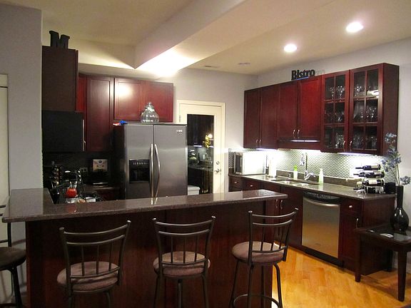 Kitchen and Breakfast Bar
