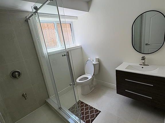 3rd image of 407 Thompson Ave #2
