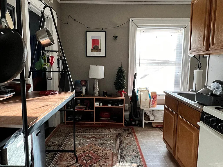 149 Strathmore Rd #6 — Photo 4