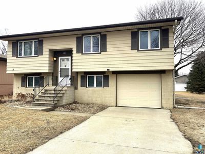 600 W 9th Ave, Lennox, SD, 57039