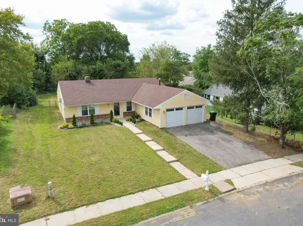 4 Amber Pl, Sicklerville, NJ 08081